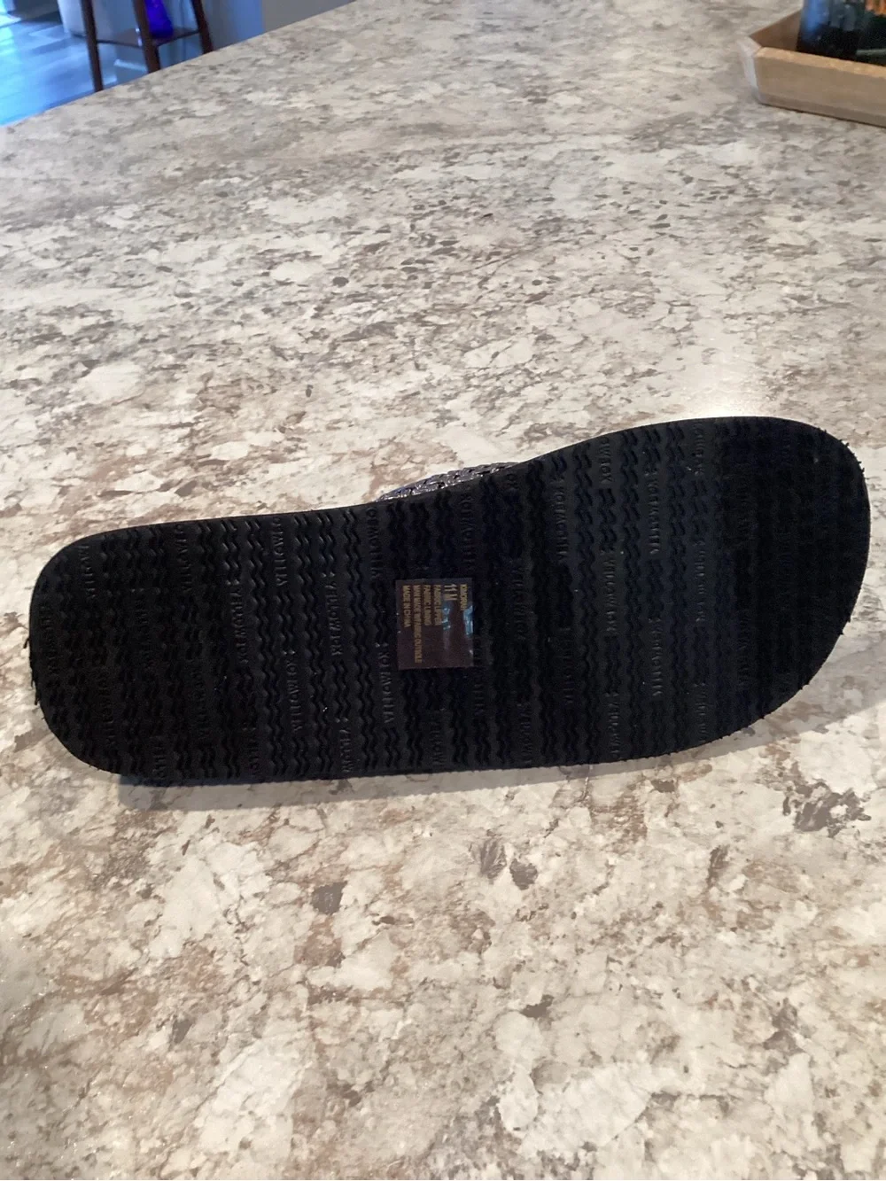Yellow Box Flip Flop Sandals in Black with Metallic Straps 11M. New - Picture 6 of 6